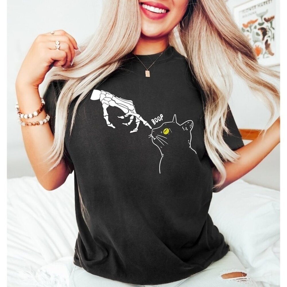 Cat Halloween Skeleton Cat Lover Spooky Cute Retro Graphic T-Shirt 165